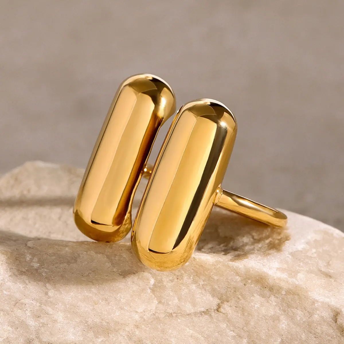 Anillo ajustable femenino de acero inoxidable chapado en oro de 18 quilates con diseño geométrico de estilo simple de 1 pieza 